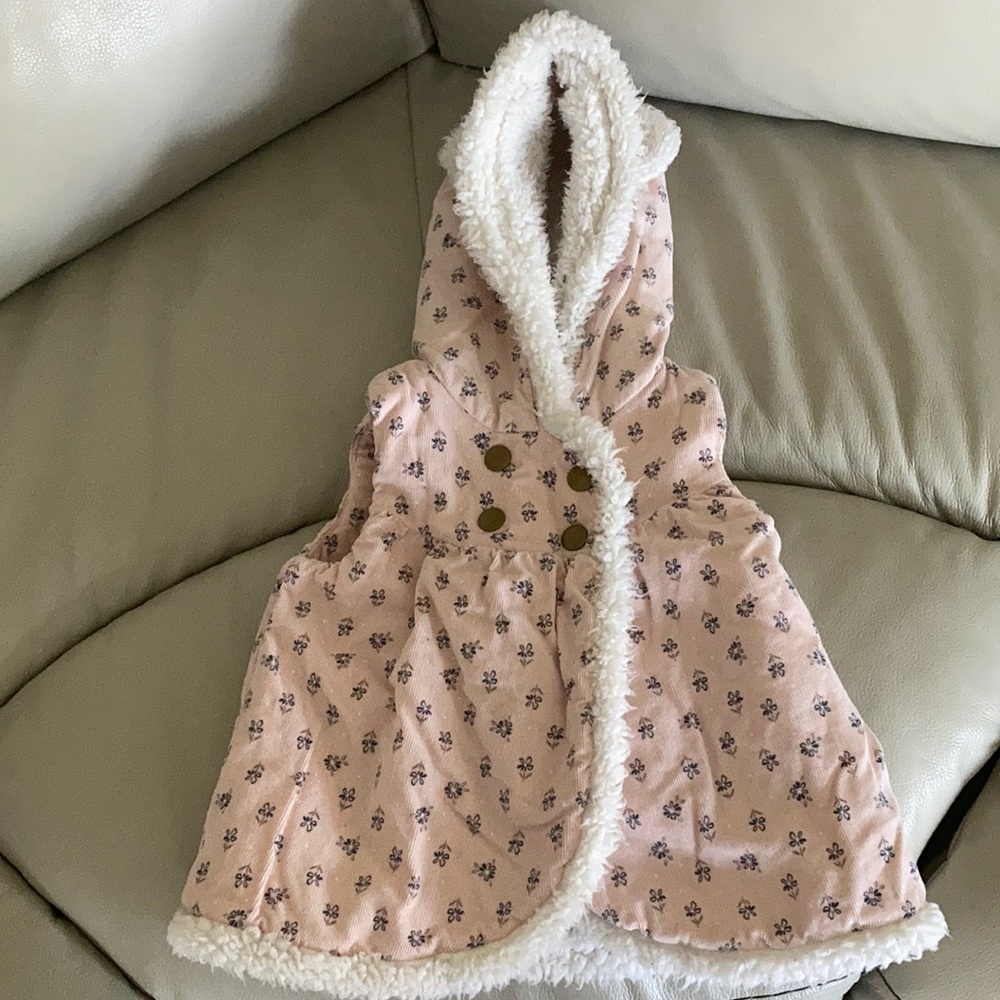 Cute Sherpa lined best with ears. Size 18M